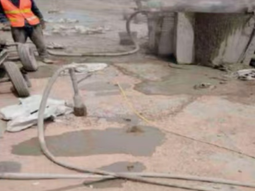 望城水泥混凝土路面板底注浆技术 路面脱空注浆整治方案