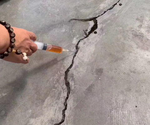 望城混凝土裂缝修补技术详解​